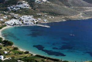 Η Αμοργός του «απέραντου γαλάζιου» και της υπερβατικής αγριάδας